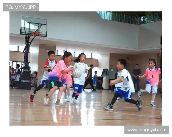 篮球竞技魅力与训练技巧的完美结合探索球员成长与团队协作的成功之道 篮球竞技魅力与训练技巧的完美结合探索球员成长与团队协作的成功之道