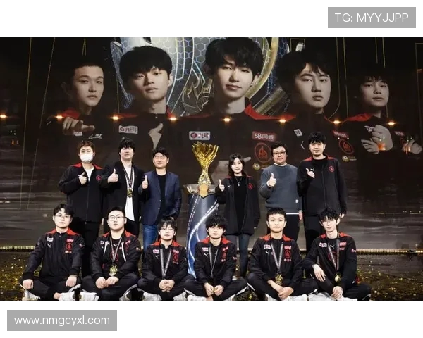 FPX崛起之路：从默默无闻到冠军杯荣耀的成长历程